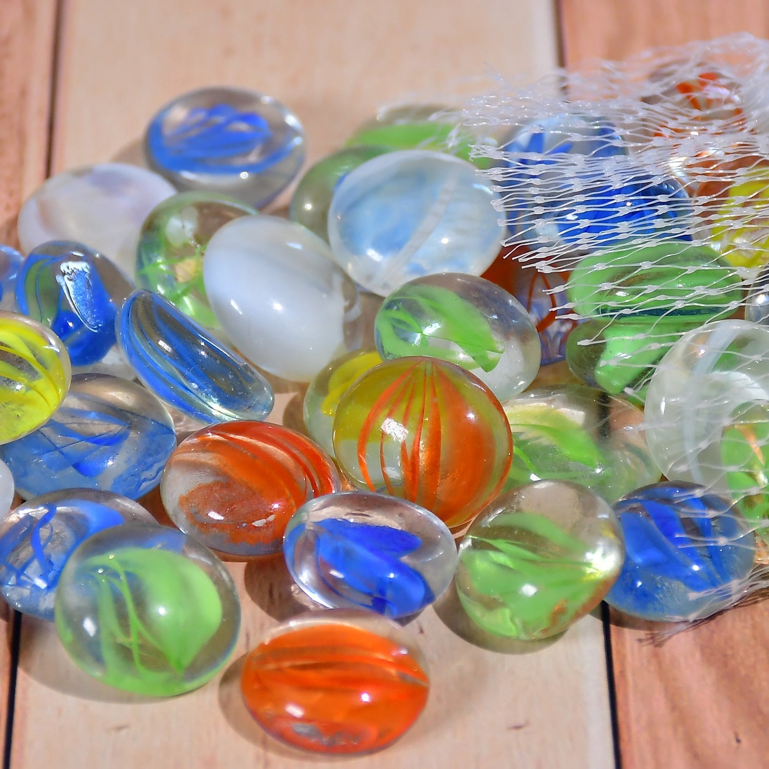 Glass pebbles for decoration